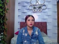 Hola soy Alyson, una chica sexy, de curvas, grandes, senos opuestos y con muchas ganas de divertirme en la sala cumpliendo tus placeres.