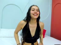 We are a Latin couple full of chemistry, connection, and an energy you can feel from the very first moment!
We love to play, tease each other and let others enjoy the special bond we share.Through laughter, intense looks and playful teasing, we create an atmosphere that feels real, close… and very sensual. If you enjoy authentic connection and passion.