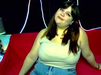 The aesthetics of curvaceous forms and soft lines.
An ode to feminine beauty in plus sizes.
The art of being yourself.