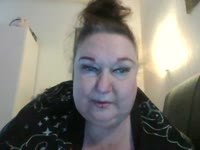 ik ben  een dame,echte MILF die dol is op aandacht en erop kickt als mannen op mijn lichaam geilen,met name jongemannen
die van rijpe vrouwen en zeker wel een mollige houd..Ik vind t dan ook echt heel spannend om een leuke chat met je aan te gaan,en sex ervaringen te delenuiteraard is t ook spannend met wat rijpere mannen,senioren benieuwd naar jullie verhalen,,,,wie weet kan ik daar nog iets van leren???ik ga NIET naakt voor cam,heb of een broekje of een bovenstukje/jurkje aanlaat immers wel wat te raden over terwijl,,,,hmmmm als je t verdient wel wat meer mag keuren van mijn rondingenBij een VIP sessie WIL IK N DILDO gebruiken als je er naar vraagt...NIET VERGETEN he???