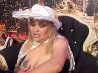 15 years experienced, professional in the execution of any fetish of any kind. If you are not a real and humble slave stay away from this room