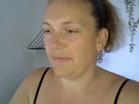 Hallo ik ben Maud een Nederlandse dame. Ik ben gek op alles wat met sex te maken heeft en wil dit graag met je delen.Er zijn maar weinig dingen waar ik niet voor open sta en ben erg benieuwd naar je wensen.Ik hoop je snel te zien en geile dingen met je te beleven.XX Maud