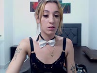 I am a very horny trans and daring I like to show my butt in the camera