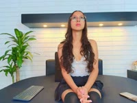 Je suis une fille colombienne, je me considère calme, joyeuse, charismatique, sociable et disciplinée, j