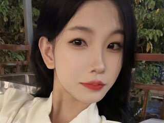 chatroom webcam photo LianaWuy