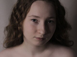 nude webcam girl MadgeRemerez