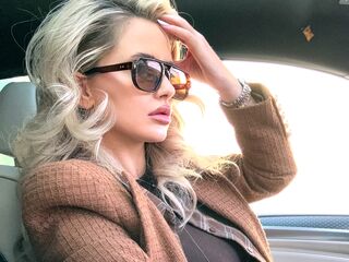 shaved pussy cam MoniqueSin