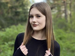 fingering camslut BernardPeters