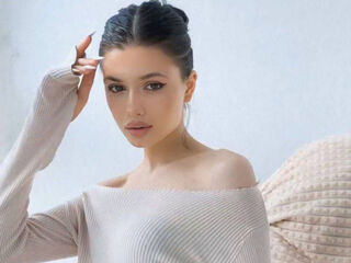 cam girl playing with vibrator EdytGoreham