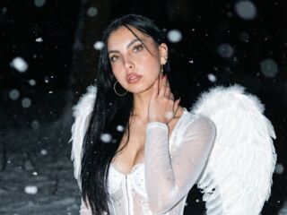 fingering camgirl EmilianaEscobar