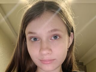 camgirl photo AdelaideCelius