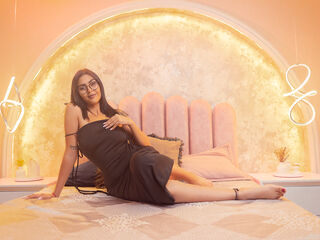 naughty camgirl fingering shaved pussy AishaCarpenter