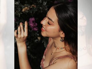 topless camgirl AlessiaPearl