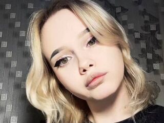 naked cam girl AlmaLonabaugh