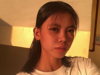 camgirl playing with dildo AnnahGrace