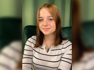camslut topless AprilBeel
