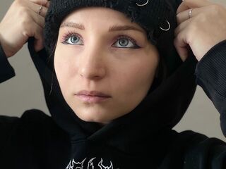 hot camslut ArieAravjo