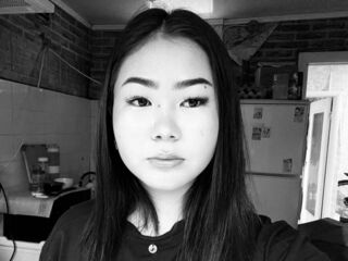 naughty cam girl masturbating with dildo ArlaWelder