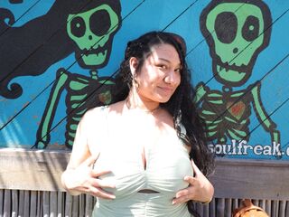 kinky video chat performer AstraINara