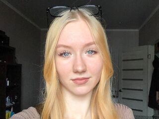 naughty cam girl masturbating AvelinaSeide