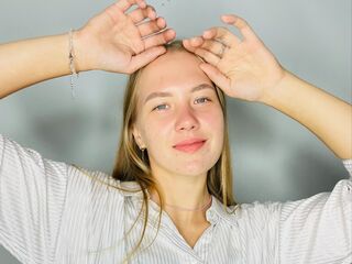 camgirl playing with sex toy BertaTurro