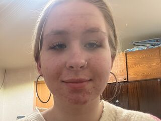 naked camgirl masturbating with vibrator BettinaGoeppner