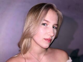 free nude cam BettyKirsy