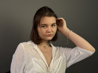 cam girl playing with sextoy CaritaMattox