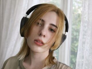 hot cam girl fingering shaved pussy CarlHanchett