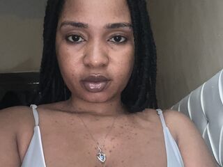 hot webcam CarolineJames