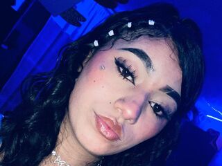 camgirl masturbating with vibrator CelesteRiva