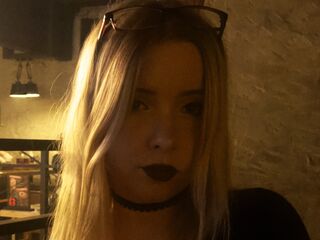 naked camgirl fingering pussy CorrinKendig