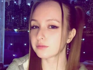 beautiful webcam girl CortneyMoran