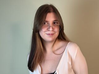 webcam babe chatroom DebbraAdonis