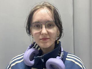 camgirl fingering shaved pussy DoraDawson