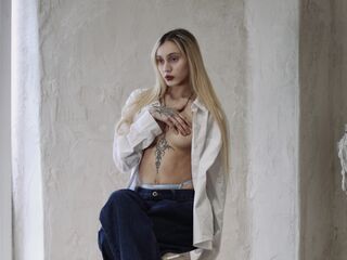 camslut fingering shaved pussy EllieXeno