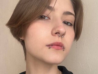 camgirl showing tits EssieAcheampong