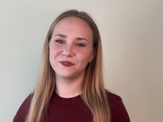 naked camgirl masturbating with vibrator EugeniaDaily