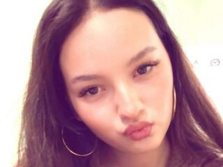 cam girl masturbating with dildo FatimahAmargo