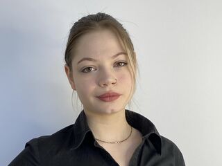 topless camgirl JanuaryBuswell