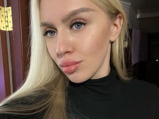 cam girl playing with sextoy JudiJadore
