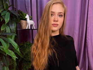 camgirl masturbating with sex toy JuliMiu