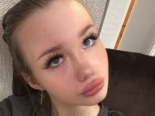 naughty camgirl fingering shaved pussy JuliaStevens