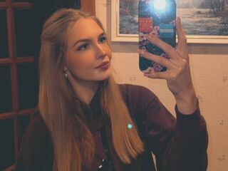 naked camgirl fingering pussy KateyTouriny