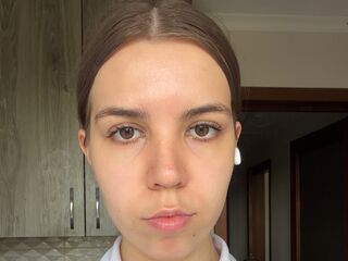 camgirl spreading pussy KeiraWilby