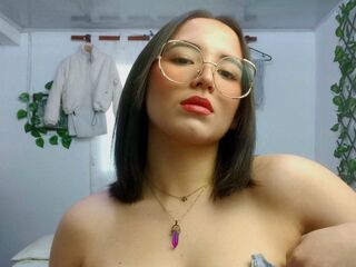 camgirl fingering bald pussy KittyLuz