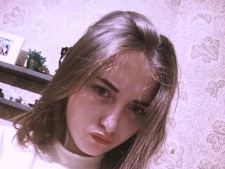 cam girl playing with vibrator KittyMcCorry