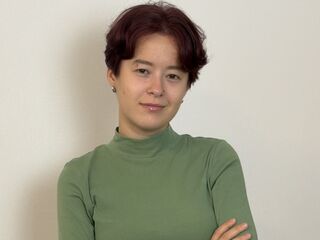 camgirl playing with vibrator LanKudron