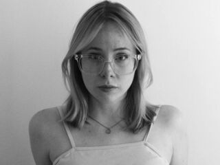 cam girl masturbating with dildo LanaAmster