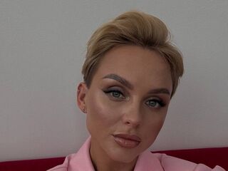 live webcam performer LanaDeFill